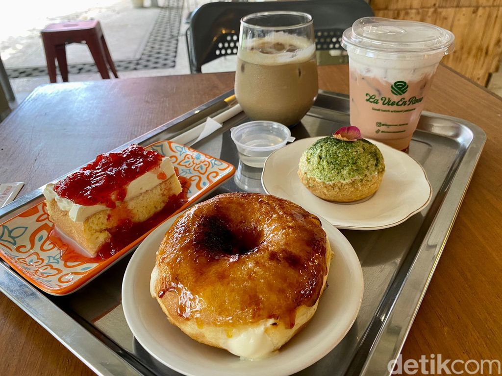 Mencicipi Eclair Gethuk dan Donat Brule di 2 Bakery Hits Bandung