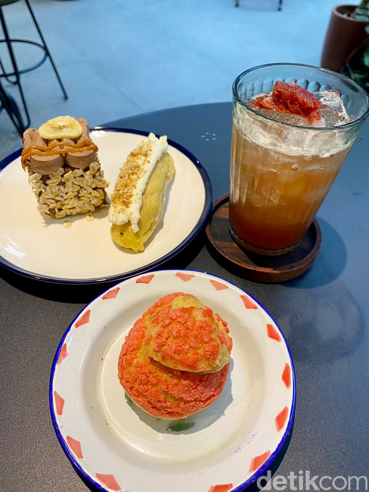 Mencicipi Eclair Gethuk dan Donat Brule di 2 Bakery Hits Bandung