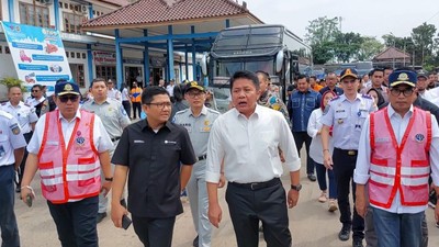 Menhub Pantau Arus Balik Di Terminal Alang-Alang Lebar Palembang