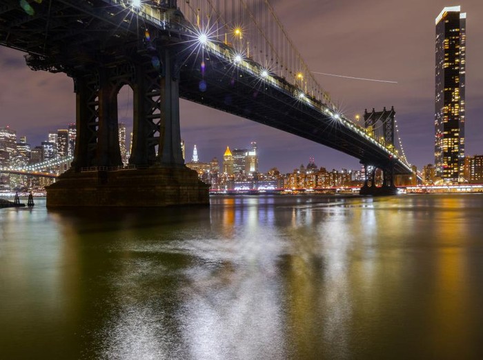 Menikmati waktu senja tak melulu dari kawasan alam pegunungan. Salah satunya dari sudut perkotaan. Nah, seperti apa penampakan senja di New York?