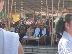 Saat Gibran Malu-malu Menari di Solo Menari Bareng Sandiaga-Mangkunegoro