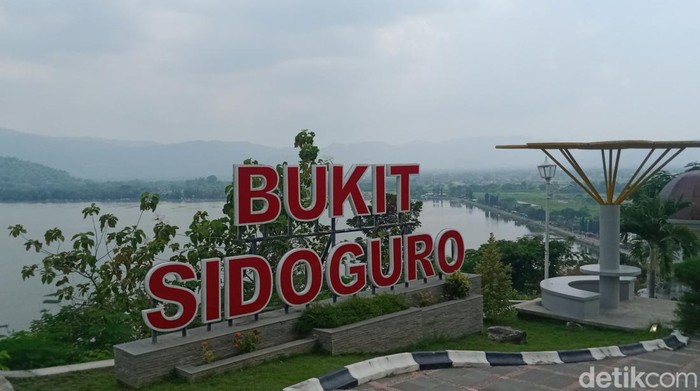 Objek wisata Bukit Sidoguro di Desa Krakitan, Kecamatan Bayat, Klaten.
