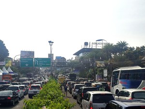 Jalur Puncak Bogor Pagi Ini Macet, One Way Diterapkan!