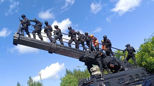 Sebanyak 1.660 personel Polda NTT saat mengikuti apel gelar pasukan di lapangan Mapolda NTT, Sabtu (29/4/2023).