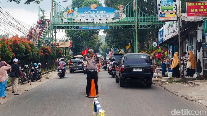 Polisi Terapkan oneway Sepenggal di Jalur Wisata Lembang