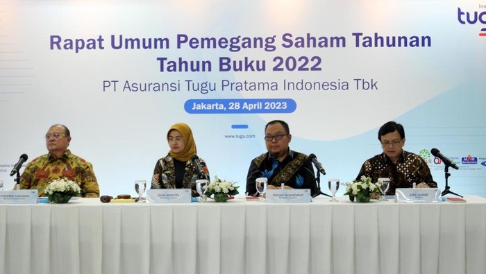 RUPS Tugu Insurance PT Asuransi Tugu Pratama Indonesia Tbk (“Tugu Insurance”) berhasil mencatatkan peningkatan kinerja baik secara konsolidasian maupun induk (own operation) di akhir tahun buku 2022 (audited) disertai tingkat Risk Based Capital (RBC) 470,02% yang berada jauh di atas ketentuan batas minimum Otoritas Jasa Keuangan (OJK) yaitu sebesar 120%. Dari Sisi Laba Tugu Insurance secara induk turut mengalami peningkatan yakni dari Rp 251,48 Miliar naik signifikan 60% menjadi Rp 401,98 Miliar. Premi Bruto secara induk perseroan sebesar Rp 4,06 Triliun naik sebesar 6% dari periode yang sama tahun sebelumnya sebesar Rp. 3,83 Triliun. Hasil RUPST menyutujui adanya perubahan susunan pengurus perseroan. B Universe Photo/David Gita Roza