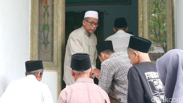 Perayaan Lebaran Ketupat atau kupatan di Trenggalek berlangsung meriah. Ribuan warga berbondong-bondong ke Kecamatan Durenan untuk bersilaturahmi dengan sanak saudara dan tokoh agama.