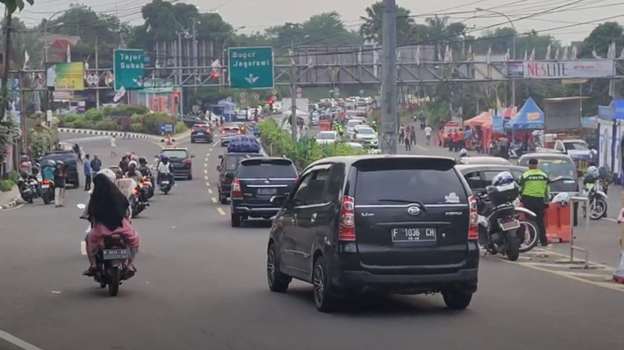 Lalin di Simpang Gadog Puncak