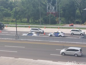 Mulai! One Way-Contraflow Arus Balik Diterapkan di Tol Palimanan-Cikampek
