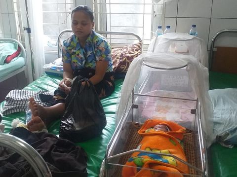 Siti Farida, wanita Sukabumi yang naik mobil patroli polisi jelang melahirkan pada Jumat (28/4/2023).