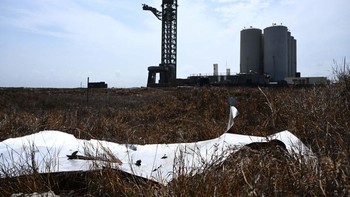 De Weck menyayangkan ketiadaan sistem banjir air yang berfungsi untuk membanjiri landasan atau pad dengan air, mendinginkan dan menyerap gelombang kejut dan suara. Foto: Getty Images