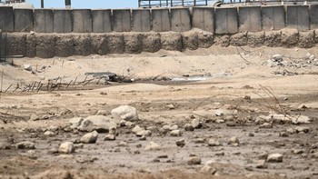 Radius puing dan gangguan mungkin lebih besar dari yang diantisipasi siapa pun. Kerusakan terjadi di bagian bawah, di mana api menerpa tanah, akan memakan waktu berbulan-bulan untuk memperbaikinya, ucap Olivier de Weck selaku Profesor astronotika dan teknik MIT. Foto: Getty Images