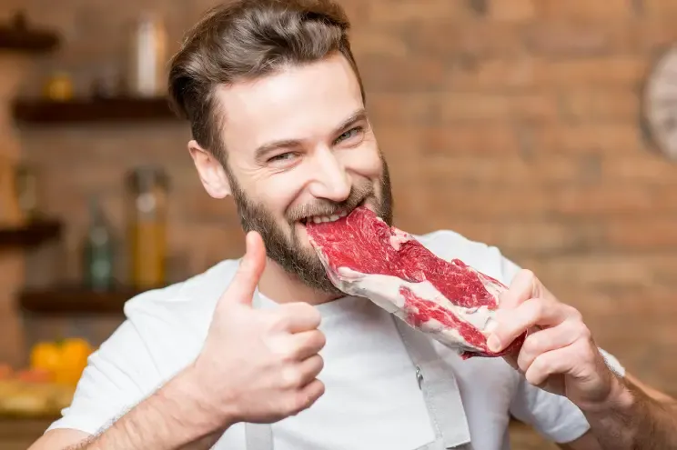 Estudio revela que los hombres son más fuertes cuando comen carne, he aquí por qué