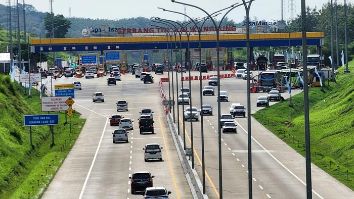 Suasana di Gerbang Tol Kalikangkung, Semarang, Sabtu (29/4/2023) pukul 15.00 WIB.