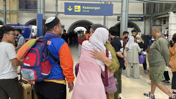 suasana Stasiun Pasar Senen, Sabtu (29/4/2023).