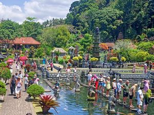 Momen Libur Lebaran, Wisatawan ke Tirta Gangga Melonjak 65 Persen