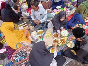 Warga Muslim Candikuning Tabanan Rayakan Mesyawalan-Ketog Semprong