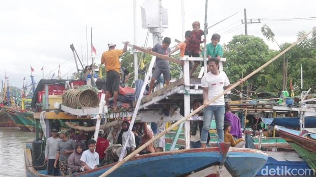 Tradisi Praonan digelar di pesisir Kota Pasuruan bersamaan dengan Lebaran Ketupat. Tradisi ini menjadi magnet bagi ribuan orang.
