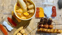 FInilah beragam sate-satean yang sudah matang. Agar bisa mencicipi semuanya, Detikfood meminta beberapa sate direbus, dan sebagian lainnya digoreng dan dibakar. Harganya mulai dari Rp 3 - 18 ribu. Foto: Detikcom / Atiqa Rana