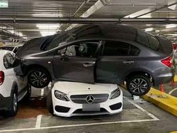 Potret Viral Kecelakaan Mahal yang Bikin Ngelus Dada