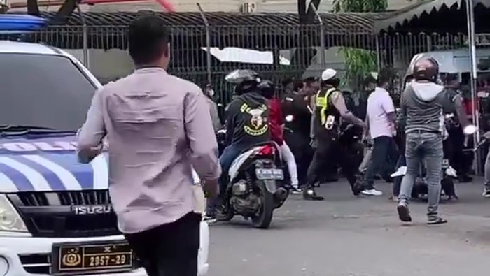 viral rs premier digeruduk massa