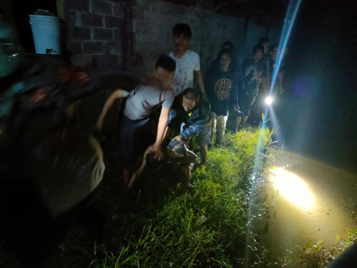 Warga meringkus penipu spesialis konter hp di Kapanewon Jetis, Kabupaten Bantul, Jumat (28/4/2023) malam.