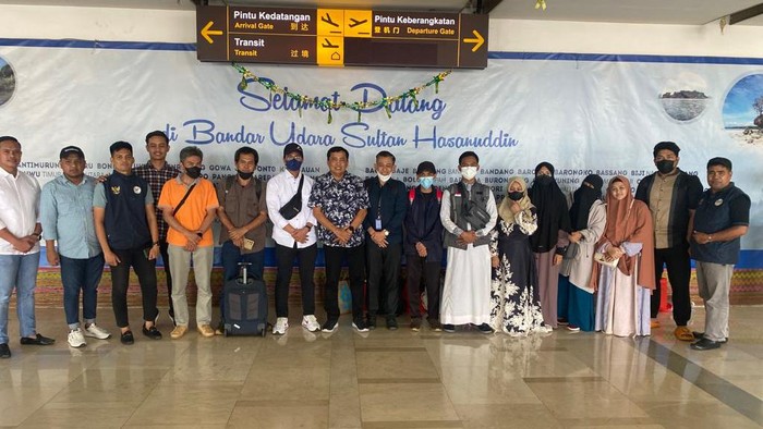 11 WNI asal Sulsel dievakuasi dari Sudan tiba di Bandara Internasional Sultan Hasanuddin Makassar.