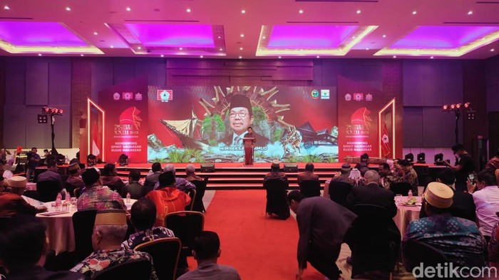 Aksa Mahmud saat sambutan di acara PSBM ke-XXIII di Makassar.