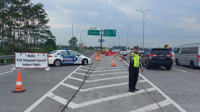 Arus lalin Km 88 Tol Sigosari dialihkan ke Pakis kembali Arus lalin Km 88 Tol Sigosari dialihkan ke Pakis kembali
