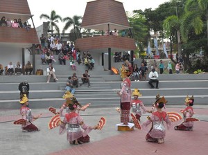 ASDP Hadirkan Atraksi Seni bagi Pemudik di Kawasan BHC Lampung