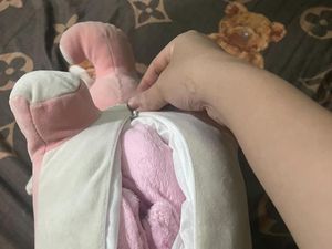 Suami Peluk Boneka Saat Tidur, Istri Selidiki, Temukan Fakta Mengejutkan