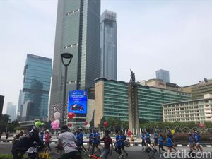 CFD Ditiadakan Hari Ini, tapi Masih Banyak Warga Berdatangan ke Bundaran HI
