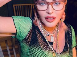 Oops Ketahuan! Deretan Foto Selebriti Ini Diedit Photoshop