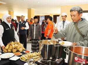 Khofifah Sambut Kepulangan 21 Warga Jatim yang Dievakuasi dari Sudan