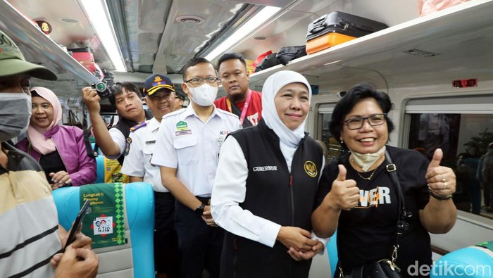 Gubernur Khofifah di Stasiun Pasar Turi Surabaya