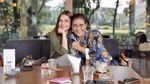 Hobi Buat Vlog Masak, Susi Pudjiastuti Mahir Buat Donat Kentang dan Steak