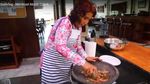 Hobi Buat Vlog Masak, Susi Pudjiastuti Mahir Buat Donat Kentang dan Steak