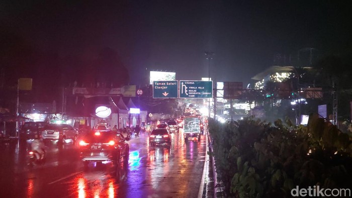 Jalur Puncak Bogor kembali normal dua arah