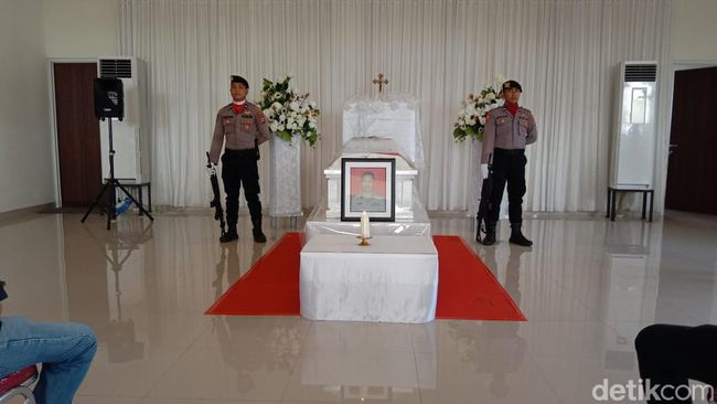 Jenazah AKBP Buddy A Towoliu transit di Lux Aeterna Minahasa Utara (Minut) untuk digelar ibadah singkat.