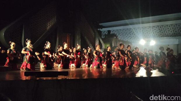 Jogja Joged meriahkan Hari Tari Sedunia. Jogja Joged ini digelar di Ampitheater Taman Budaya Kulon Progo, Sabtu (29/4/2023).