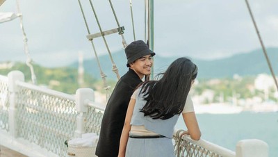 Erina Gudono dan Kaesang Mesra-mesraan di Pulau Rinca