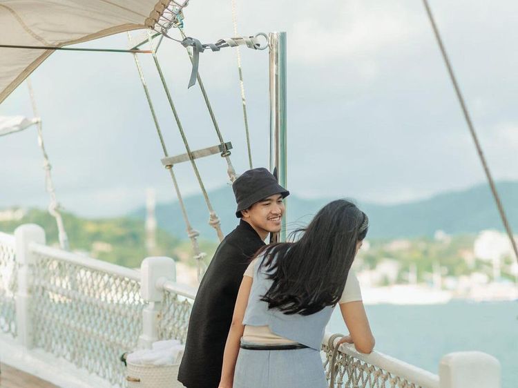 Erina Gudono dan Kaesang Mesra-mesraan di Pulau Rinca