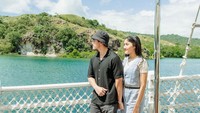 Senyuman menawan Erina Gudono. Foto: instagram Kaesang dan Erina Gudono