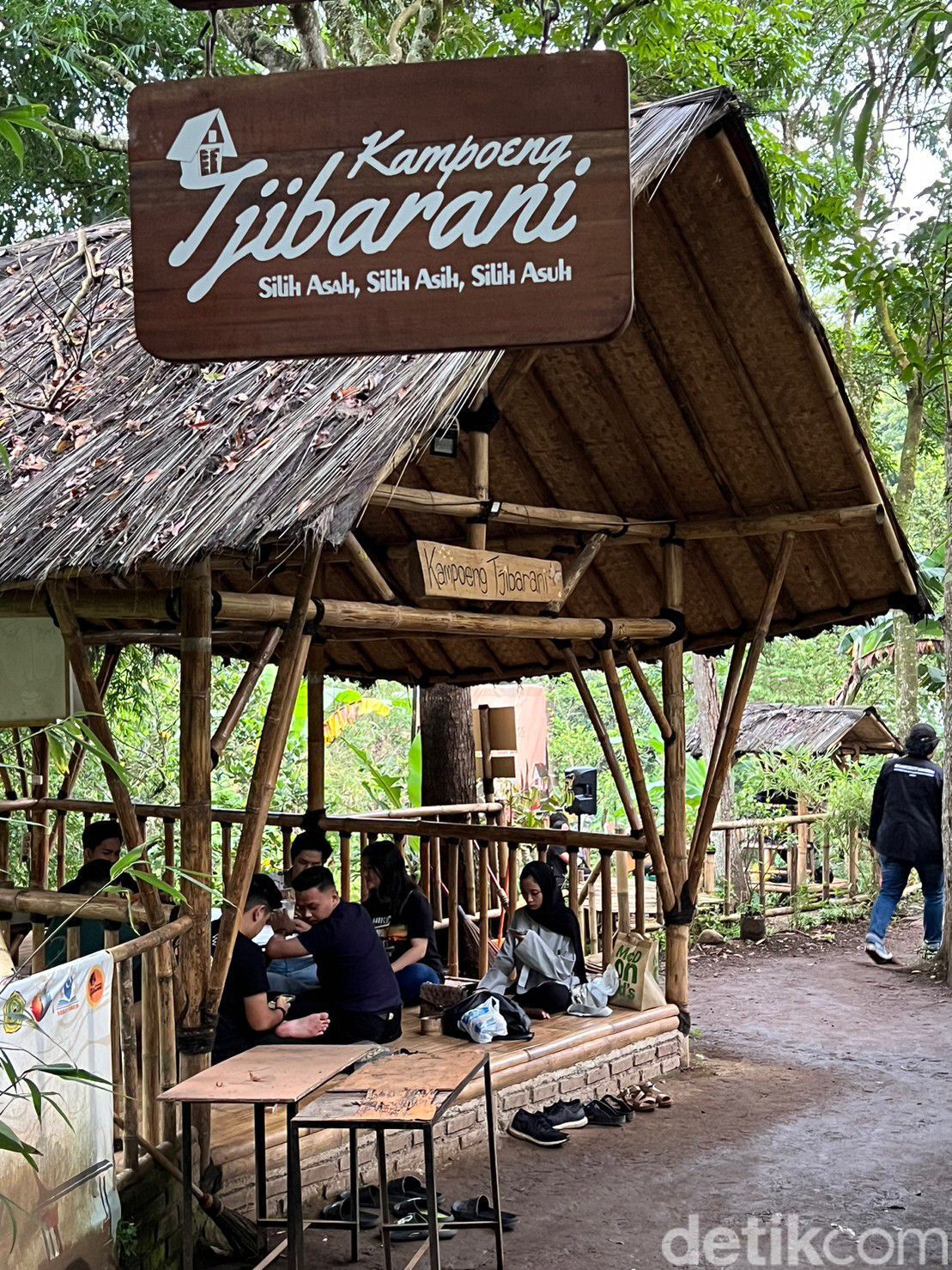 Kampung Cibarani, Kota Bandung.