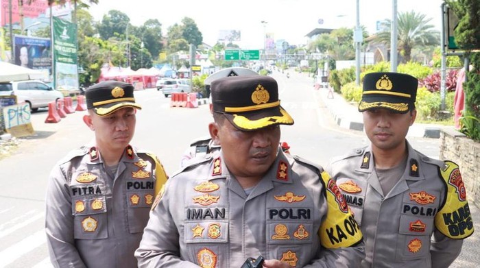 Kapolres Bogor AKBP Iman Imanuddin di Simpang Gadog (M Sholihin/detikcom)