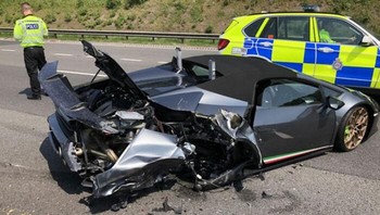 Lamborghini Hancur Dalam Tabrakan Hanya 20 Menit Setelah Pembelian Foto: Reddit via Boredpanda