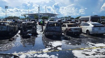 Seseorang meninggalkan panggangan di tempat parkir di Dolphins-Patriots Game membuat hangus banyak mobil. Foto: Reddit via Boredpanda