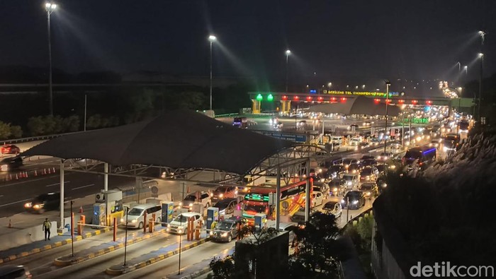 Kondisi lalin di GT Cikatama malam ini, Minggu (30/4)