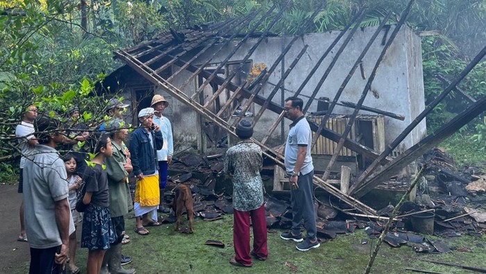Kondisi rumah milik I Nengah Kerdi di Desa Muncan, Kecamatan Selat, Karangasem, Bali, setelah terbakar, Minggu (30/4/2023). (istimewa)