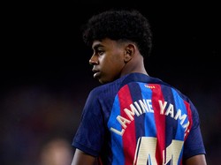 Lamine Yamal jalani debut di Barcelona pada akhir musim 2022/23, kontra Real Betis. Yamal cuma main tujuh menit sebagai pemain pengganti (Alex Caparros/Getty Images)